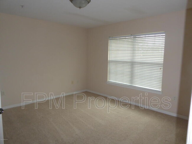 Foto del edificio - 7800 Point Meadows Dr