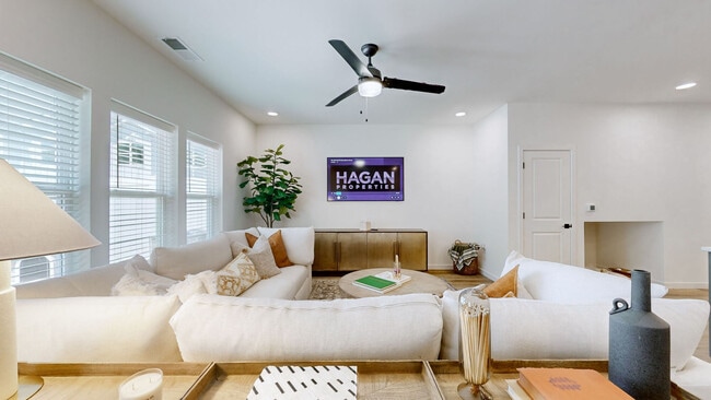 Building Photo - Bull Run Townhomes