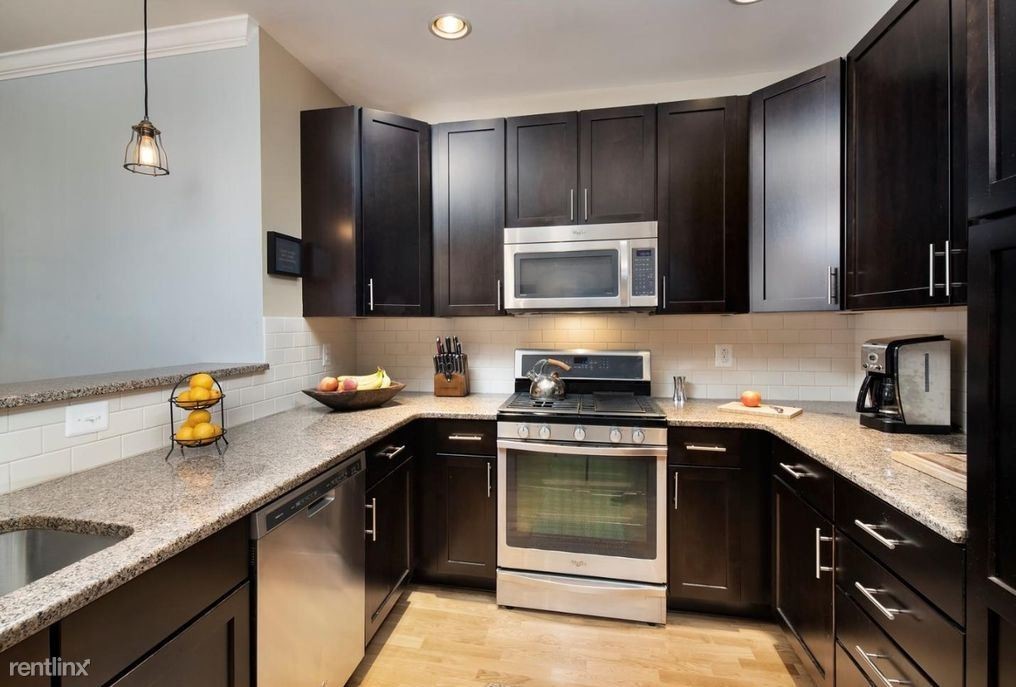 Primary Photo - 1 br, 1.5 bath Condo - 700 Commodore Ct
