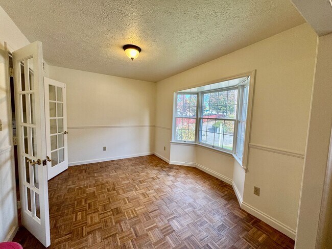 Foto del edificio - 3 bed/2.5 bath Townhouse near Med Center area SHORT TERM LEASE - Available NOW to May 1st 2026