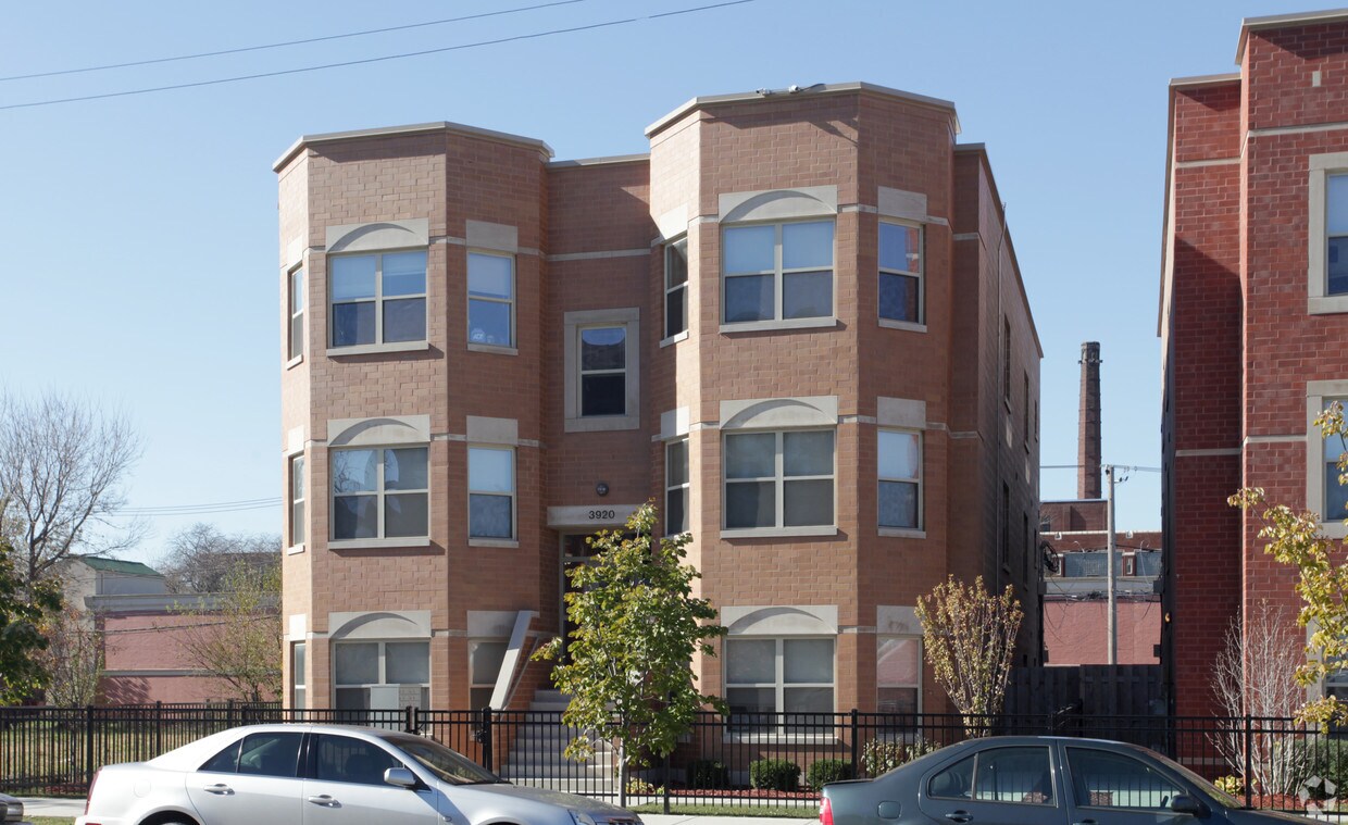 Building Photo - 3920 S Indiana Ave