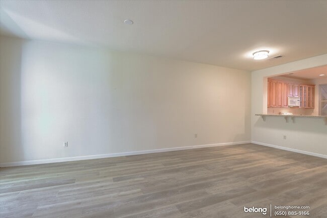 Building Photo - 905 Sunrose Ter
