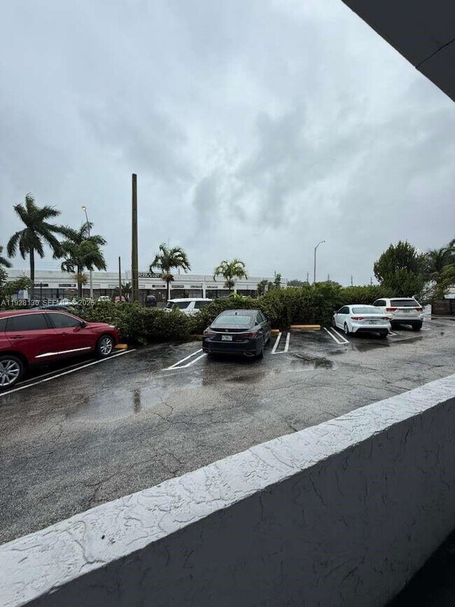 Foto del edificio - 2225 NE 123rd St