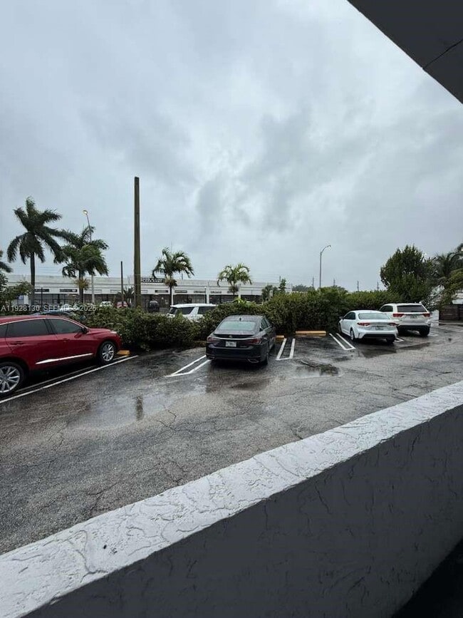 Building Photo - 2225 NE 123rd St