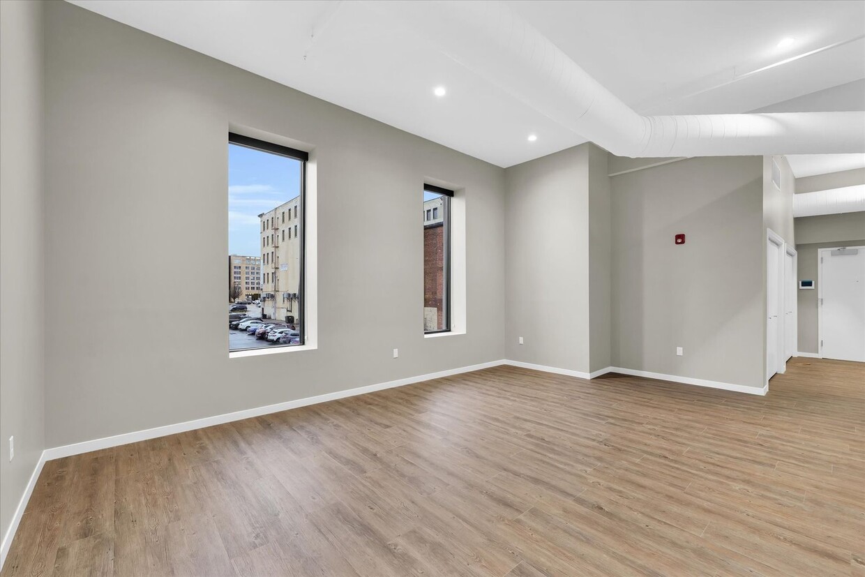 Primary Photo - SUBLEASE~ 1 BED / 1 BATH APARTMENT IN DOWN...