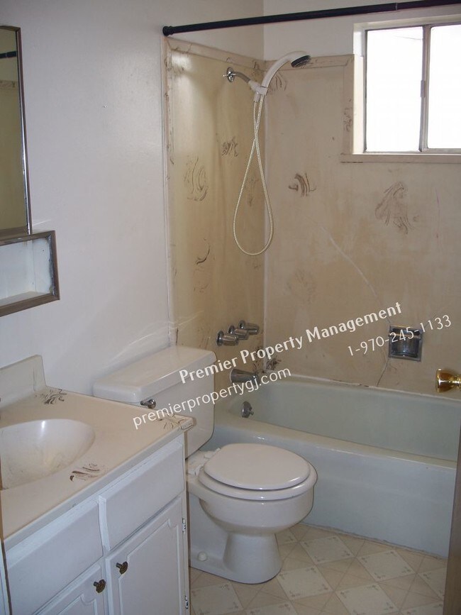Building Photo - 2861 Elm Cir 13