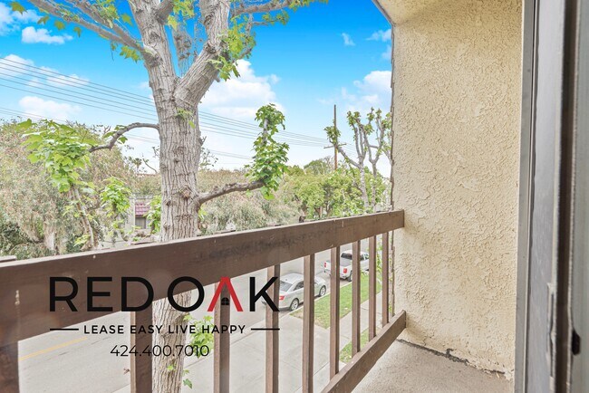 Foto del edificio - 15050 1/2 Moorpark Street-3