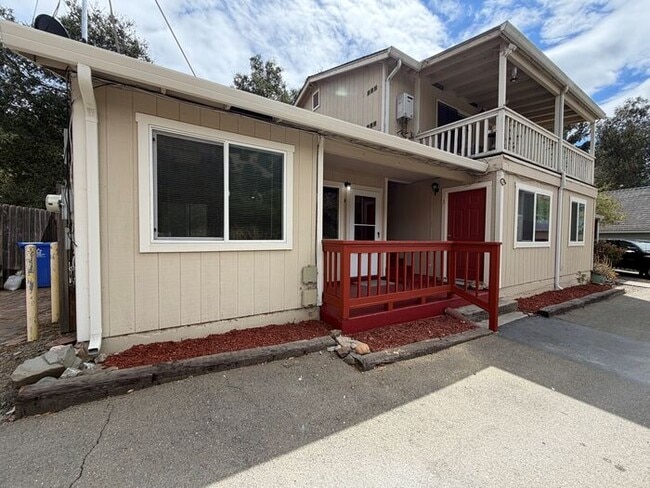 Petite 2 Bedroom, 1 Bath with yard - Petite 2 Bedroom, 1 Bath with yard House