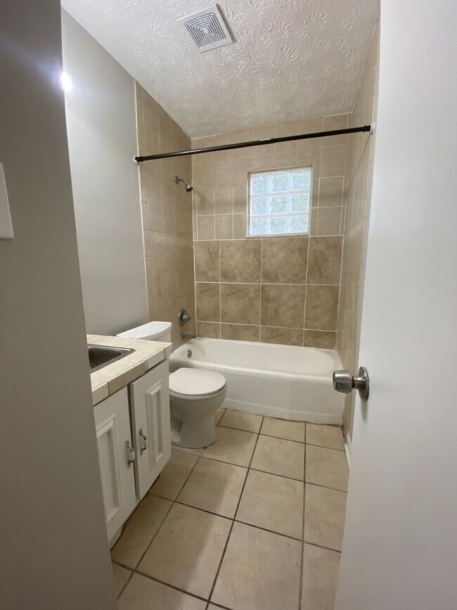 Foto del edificio - **ON HOLD**Total Electric East Columbus 4 Bedroom/1 Bathroom Home for Rent***