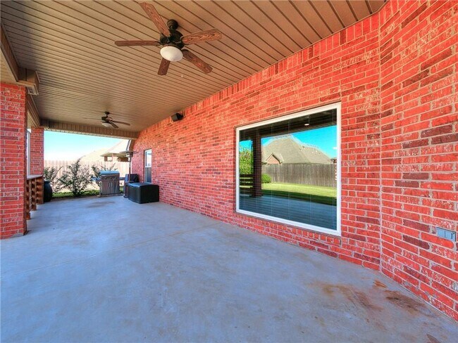 Foto del edificio - 12621 Lexington Dr