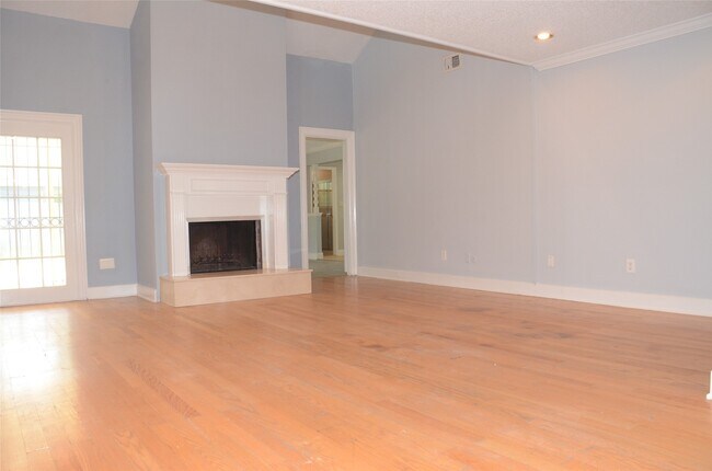 Foto del edificio - 6502 Briar Terrace Dr