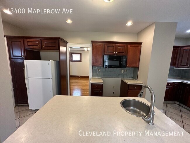 Building Photo - Charming 3-Bedroom Home