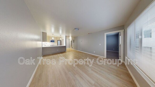 Foto del edificio - Oak Grove - 351 Lester