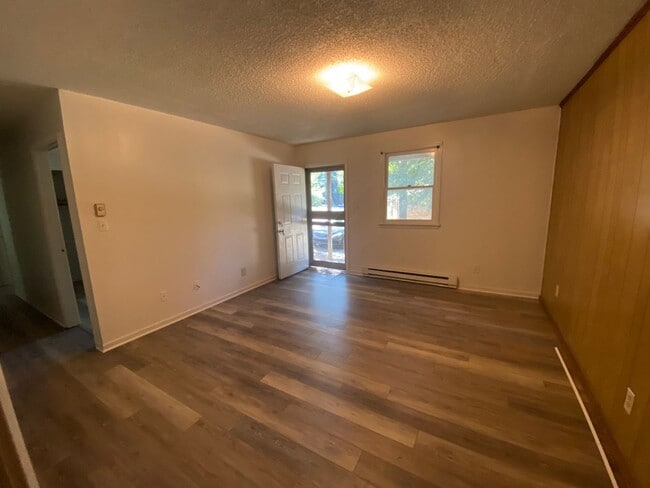 Building Photo - 217 Osborne St