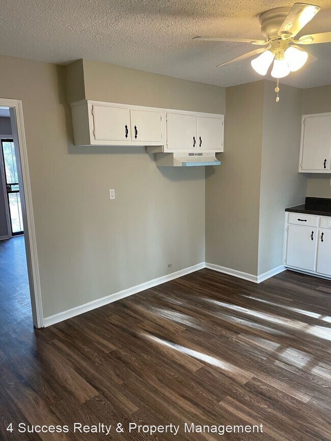 Building Photo - 3 br, 1 bath House - 3365 Elk Point Dr.