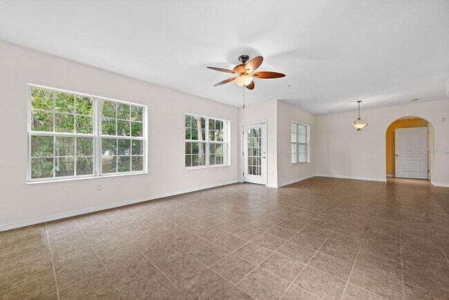 Foto del edificio - 16483 Gloria Ln
