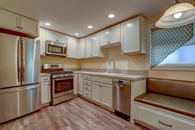 Building Photo - Fully Remodeled 2 Bedroom Westside ADU on NW Portland Ave - River West Neighborhood