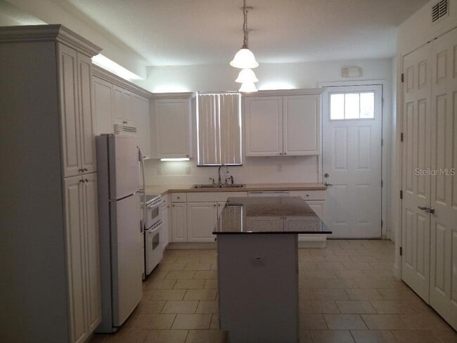 Photo - 605 Elmhurst Ct Townhome