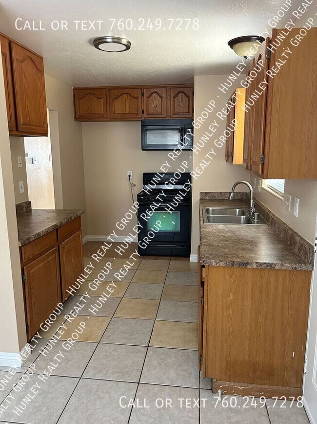 Foto del edificio - 15459 Jasmine St