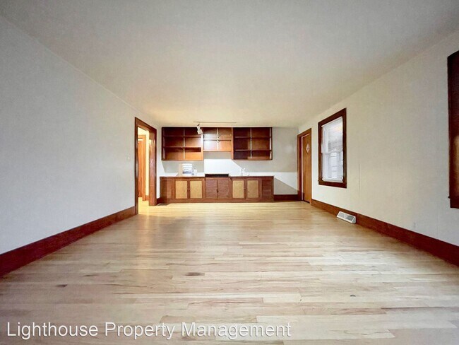 Foto del edificio - 3 br, 1 bath House - 2033 Rowe Ave NE