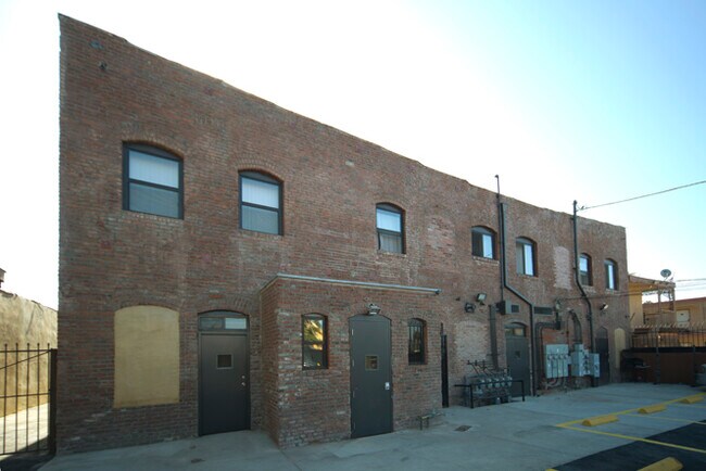Foto del edificio - 7416 S Vermont Ave