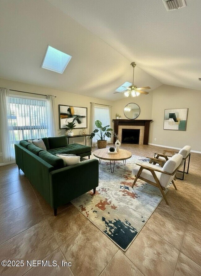 Foto del edificio - 3801 Crown Point Rd