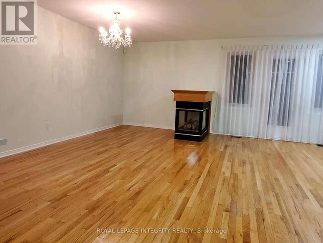 Building Photo - 31 Thornbury Crescent