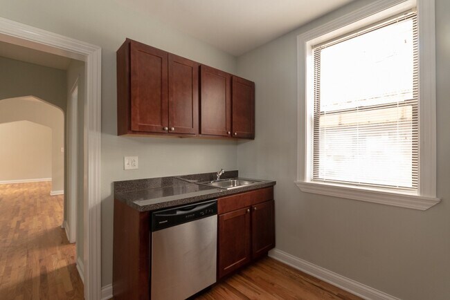 Foto del edificio - 4329 N Wolcott Ave
