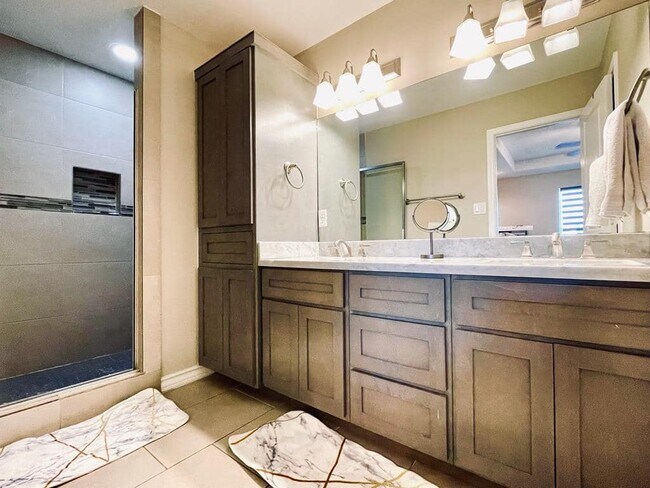 Building Photo - 7948 Elka Lp