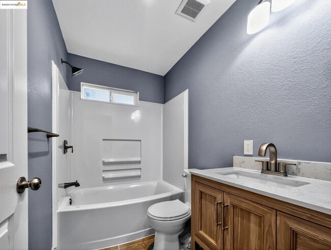 Foto del edificio - 408 W 19th St