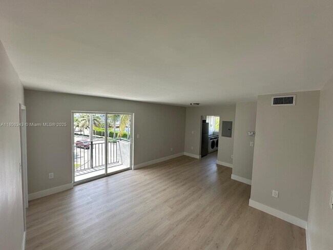 Foto del edificio - 1101 NE 80th St