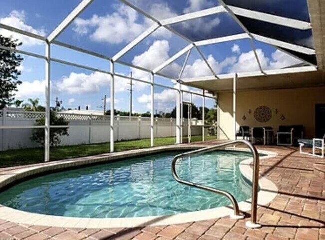 Foto del edificio - 6516 Hartland St