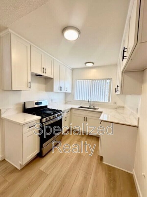 Foto del edificio - 504 Hill Dr