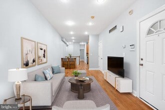 Building Photo - 2339 Catharine St