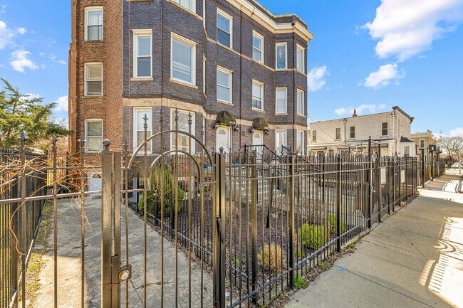 Foto del edificio - 2503 W Harrison St