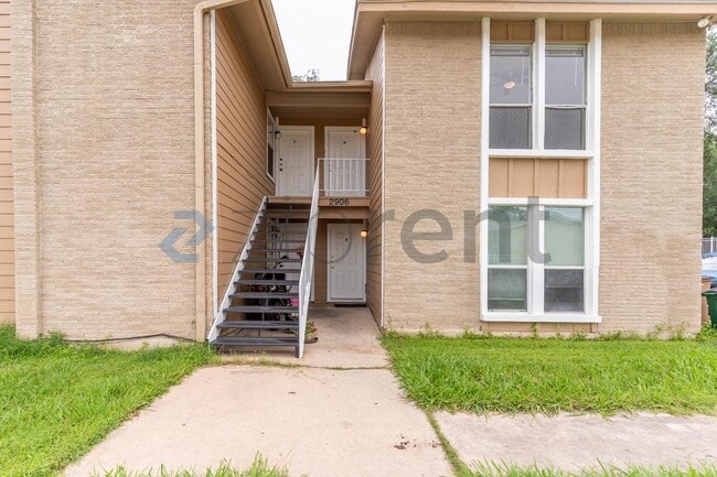 Building Photo - Unit D