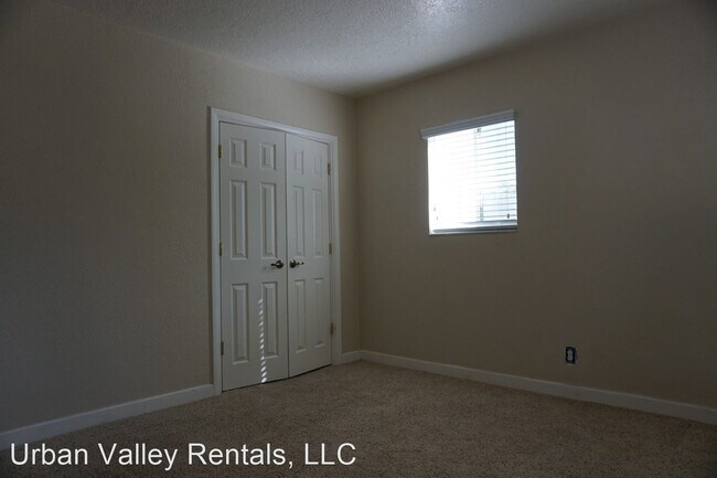 Building Photo - 2 br, 1 bath House - 730 E. 4125 S.