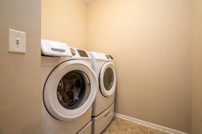 Foto del edificio - 1075 E 115th Ln