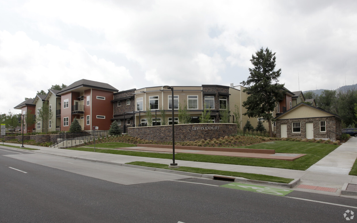 Foto del edificio - Lewis Court Apartments