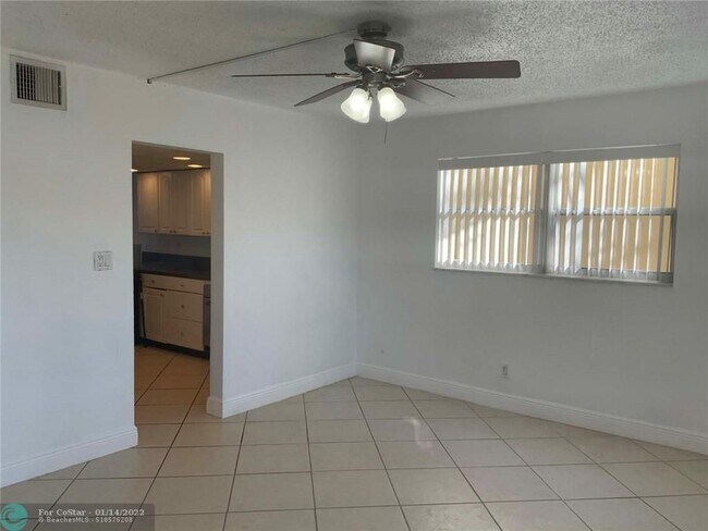 Building Photo - 3740 SW 60th Terrace