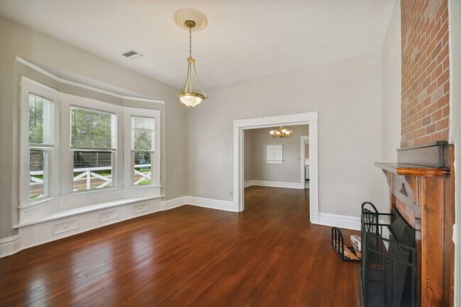 Building Photo - Beautifully restored 4 bedroom home with f...