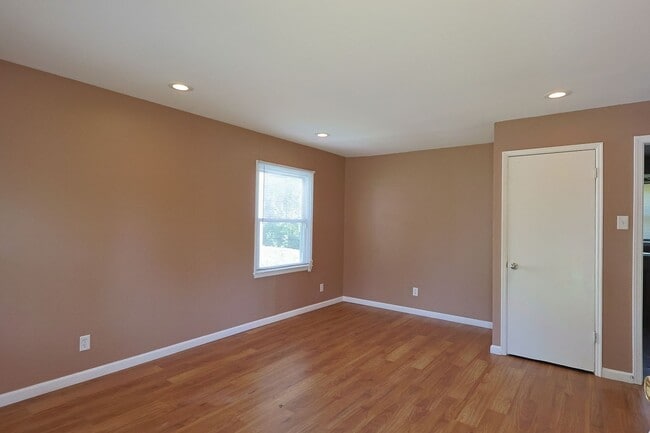 Building Photo - Charming 3-Bedroom Ranch with Large Backyard