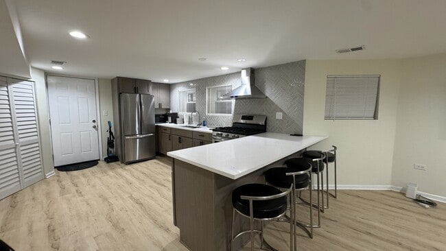 Building Photo - 1305 N Austin Blvd