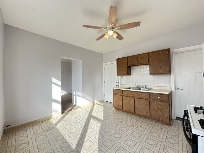 Building Photo - 4393 N Elston Ave