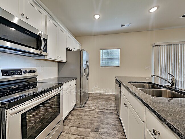 Building Photo - 12118 Old Dulin Farms Way