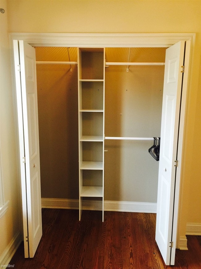 Building Photo - 1 br, 1 bath  - 4860 W Warner Ave Apt 1