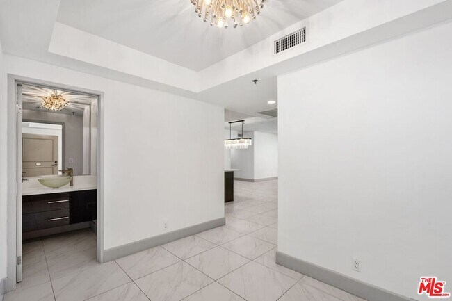 Foto del edificio - 10660 Wilshire Blvd