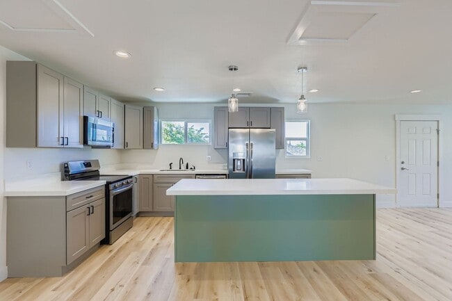 Building Photo - 663 Avenue D