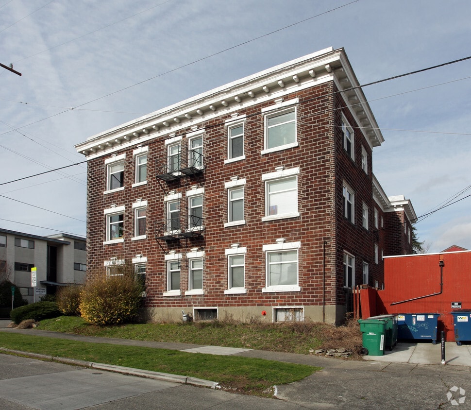 Building Photo - 4902 Phinney Ave N
