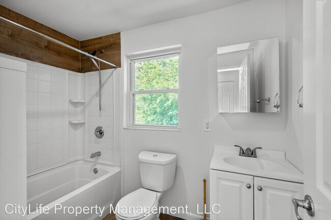 Building Photo - 3 br, 1.5 bath House - 1886 Beechford Ave